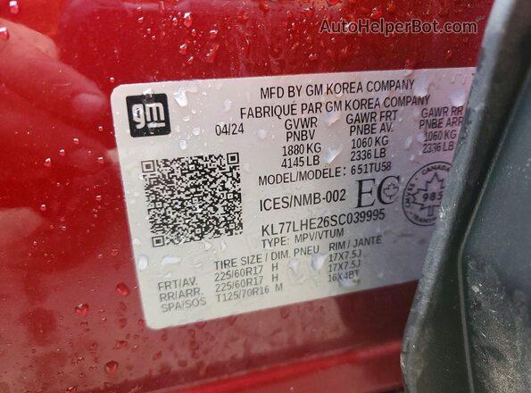 KL77LHE26SC039995 2025 CHEVROLET TRAX Red Widok naklejki z numerem VIN