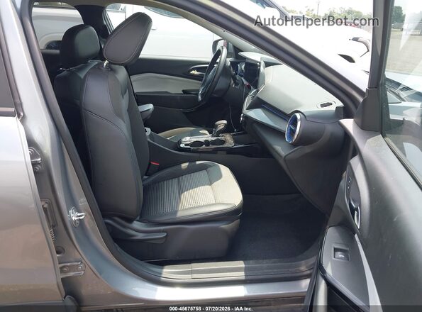 KL77LHE27RC158455 2024 CHEVROLET TRAX Silver Vista interior delantera