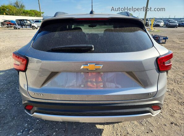KL77LHE2XRC177758 2024 CHEVROLET TRAX Silver Widok z tyłu
