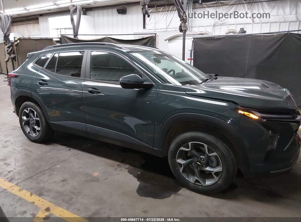 KL77LHEP0SC037431 2025 CHEVROLET TRAX Green უკანა სალონის ხედი