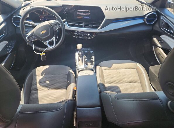 KL77LHEP0SC041429 2025 CHEVROLET TRAX Черный Вид панели приборов