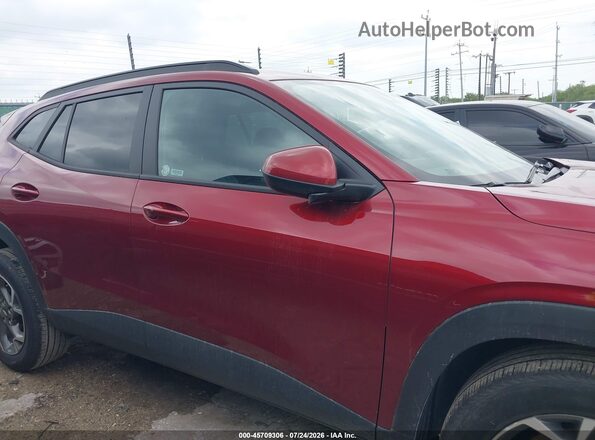 KL77LHEP0SC240853 2025 CHEVROLET TRAX Красный Вид задней части салона