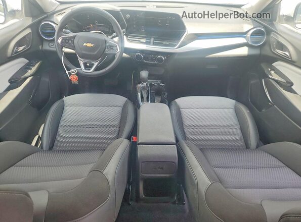 KL77LHEP1SC038376 2025 CHEVROLET TRAX White Вид панелі приладів