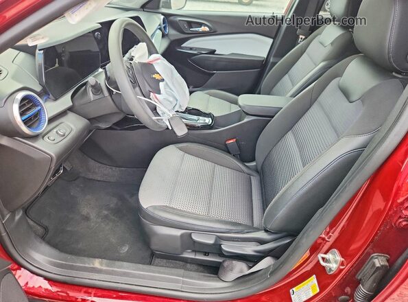 KL77LHEP1SC186883 2025 CHEVROLET TRAX Maroon წინა სალონის ხედი