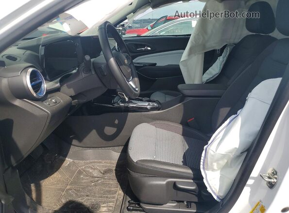 KL77LHEP1SC198211 2025 CHEVROLET TRAX White Vista interior delantera