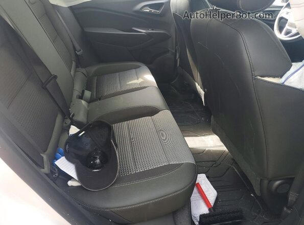 KL77LHEP1SC198211 2025 CHEVROLET TRAX White Vista de los asientos traseros