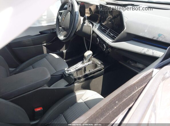 KL77LHEP1SC234284 2025 CHEVROLET TRAX Silver Սալոնի դիմացի տեսք