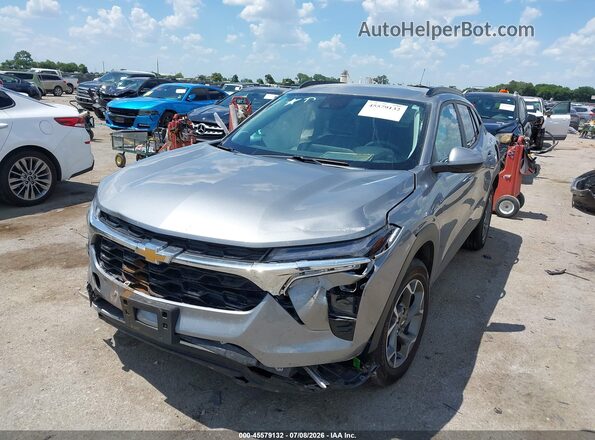 KL77LHEP1SC234284 2025 CHEVROLET TRAX Silver Առջևի ձախ երեք քառորդ տեսարան