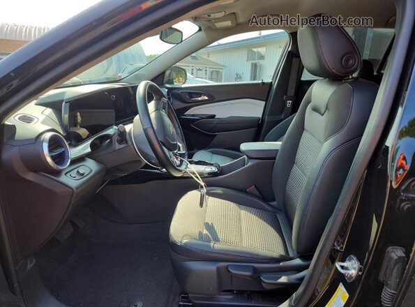 KL77LHEP1SC259024 2025 CHEVROLET TRAX Black Вид салону спереду