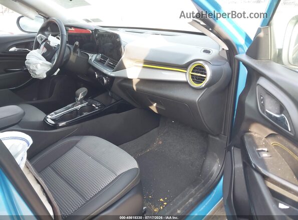 KL77LHEP1TC053090 2026 CHEVROLET TRAX Blue Widok wnętrza z przodu