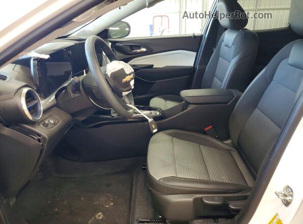 KL77LHEP1TC086798 2026 CHEVROLET TRAX White Vista interior delantera