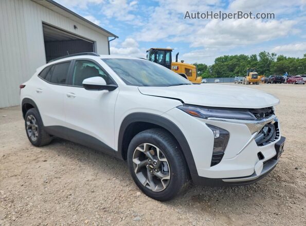 KL77LHEP1TC128516 2026 CHEVROLET TRAX Белый Передняя правая четверть