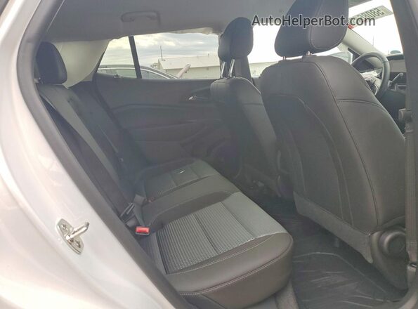 KL77LHEP1TC128516 2026 CHEVROLET TRAX Белый Вид задних сидений