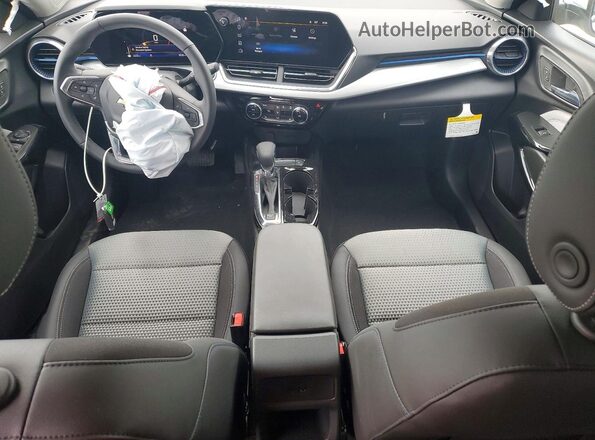 KL77LHEP1TC128516 2026 CHEVROLET TRAX Белый Вид панели приборов