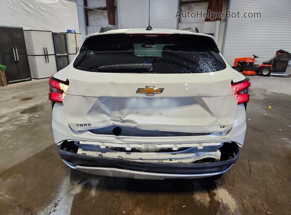 KL77LHEP1TC133490 2026 CHEVROLET TRAX White Հետևի տեսք