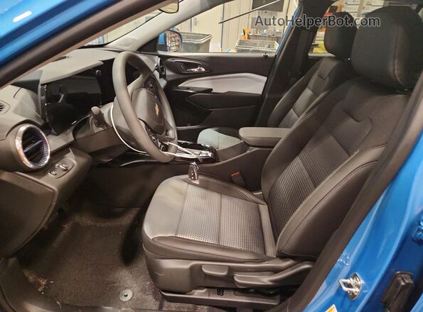 KL77LHEP1TC160379 2026 CHEVROLET TRAX Blue Vista interior delantera
