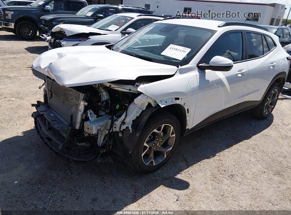 KL77LHEP2SC018508 2025 CHEVROLET TRAX Белый Передняя левая четверть