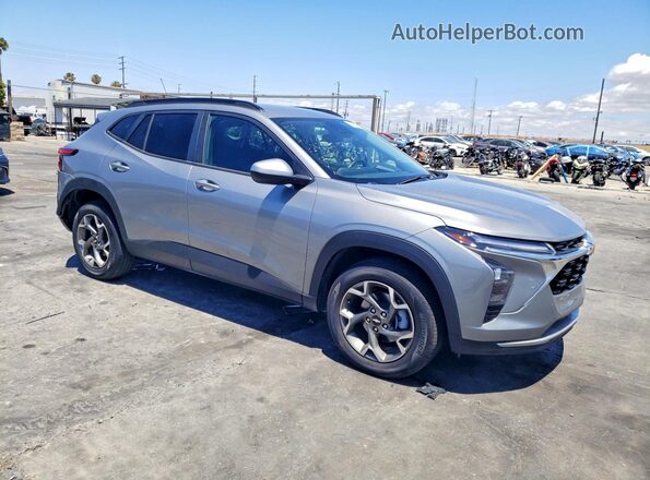 KL77LHEP2SC274597 2025 CHEVROLET TRAX Silver Delantero derecho