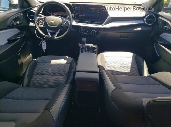 KL77LHEP2SC274597 2025 CHEVROLET TRAX Silver Vista del salpicadero