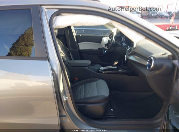 KL77LHEP2SC321885 2025 CHEVROLET TRAX Gray წინა სალონის ხედი