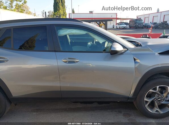 KL77LHEP2SC321885 2025 CHEVROLET TRAX Gray უკანა სალონის ხედი