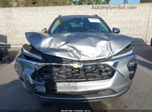 KL77LHEP2SC321885 2025 CHEVROLET TRAX Gray ხელსაწყოთა პანელის ხედი