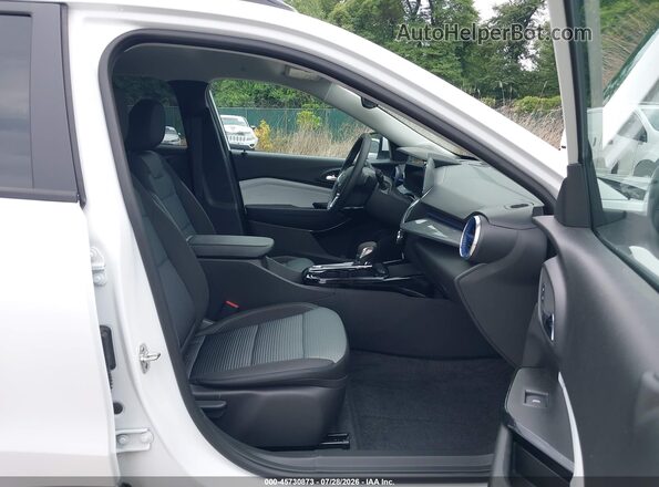 KL77LHEP2TC017926 2026 CHEVROLET TRAX Белый Вид салона спереди