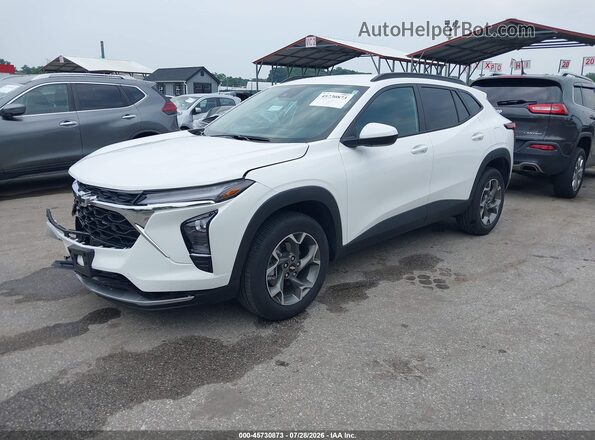 KL77LHEP2TC017926 2026 CHEVROLET TRAX Белый Передняя левая четверть