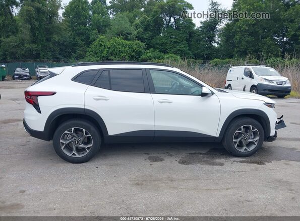 KL77LHEP2TC017926 2026 CHEVROLET TRAX Белый Вид задней части салона