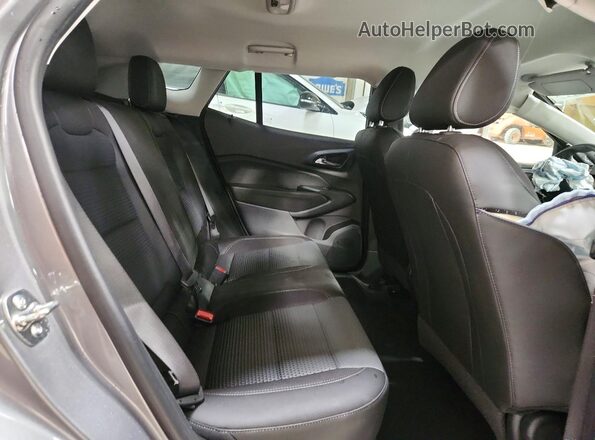 KL77LHEP2TC043667 2026 CHEVROLET TRAX Gray Вид задньої частини салону