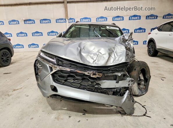 KL77LHEP2TC043667 2026 CHEVROLET TRAX Gray Вид спереду
