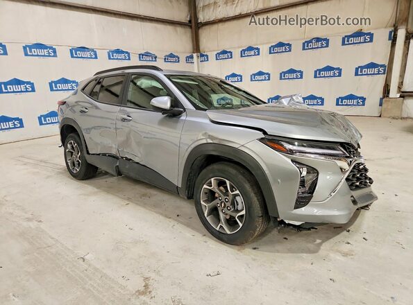 KL77LHEP2TC043667 2026 CHEVROLET TRAX Gray Передня права чверть