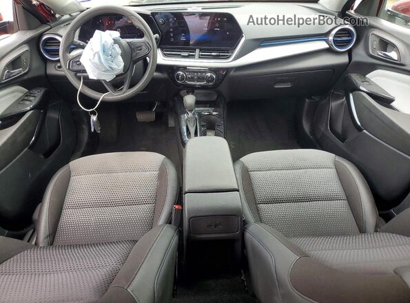 KL77LHEP3SC230043 2025 CHEVROLET TRAX Red Vista del salpicadero