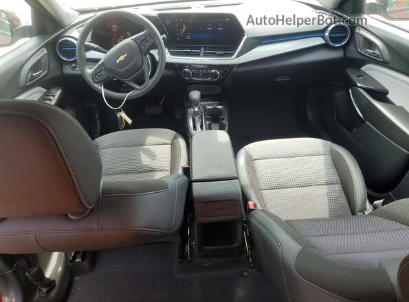 KL77LHEP3SC266038 2025 CHEVROLET TRAX Red Вид панелі приладів