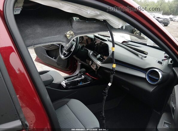 KL77LHEP3SC288685 2025 CHEVROLET TRAX Red Widok wnętrza z przodu