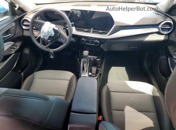 KL77LHEP3TC093915 2026 CHEVROLET TRAX Blue Առջևի վահանակի տեսք