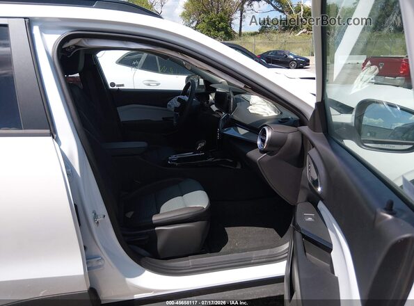 KL77LHEP3TC127948 2026 CHEVROLET TRAX White წინა სალონის ხედი