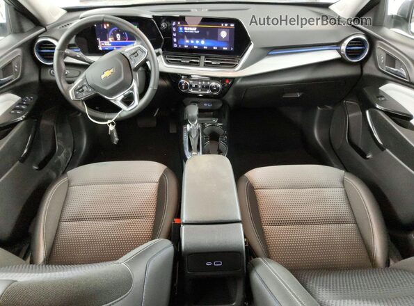 KL77LHEP4SC170080 2025 CHEVROLET TRAX Gray Vista del salpicadero