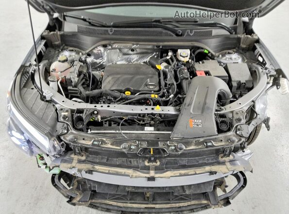 KL77LHEP4SC170080 2025 CHEVROLET TRAX Gray Vista del compartimento del motor
