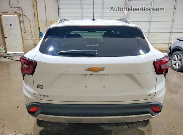 KL77LHEP4SC194363 2025 CHEVROLET TRAX White Հետևի տեսք