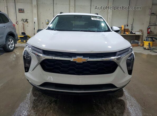 KL77LHEP4SC194363 2025 CHEVROLET TRAX White Դիմացի տեսք
