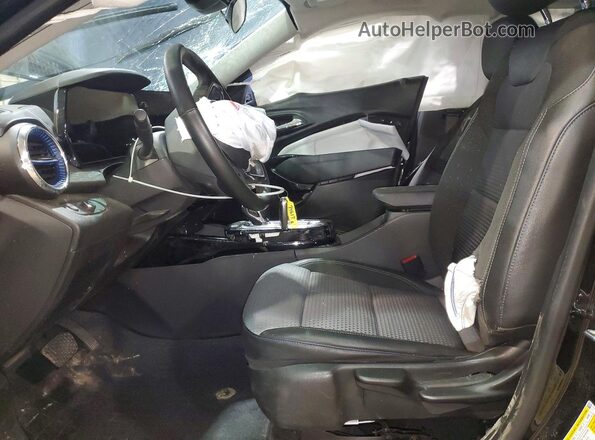 KL77LHEP4SC229161 2025 CHEVROLET TRAX Черный Вид салона спереди