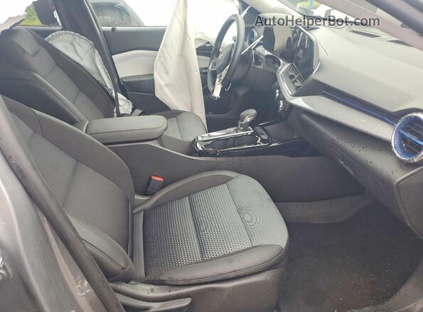 KL77LHEP4SC270891 2025 CHEVROLET TRAX Серебряный Вид салона спереди