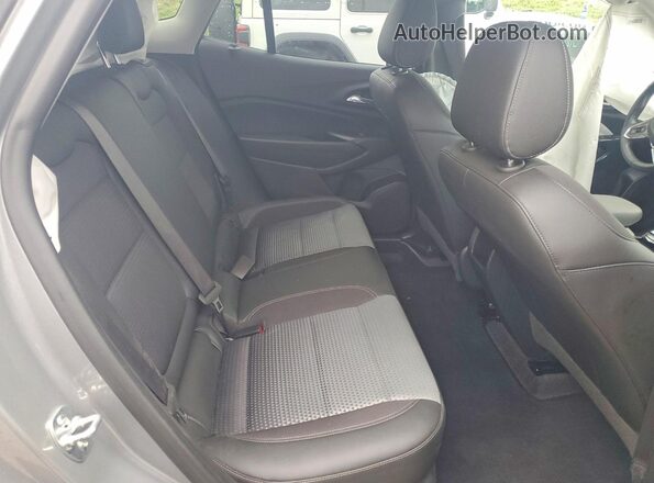 KL77LHEP4SC270891 2025 CHEVROLET TRAX Серебряный Вид задней части салона