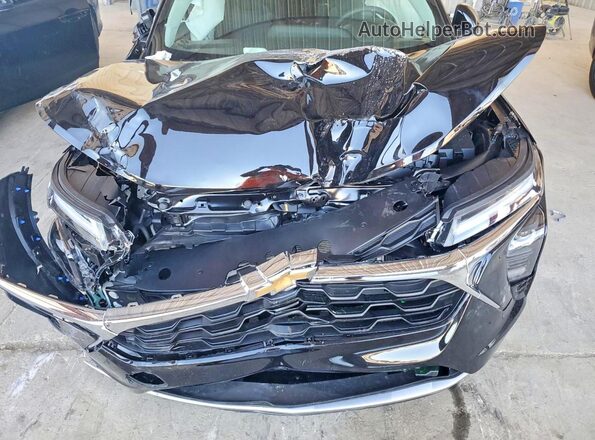 KL77LHEP4TC007186 2026 CHEVROLET TRAX Black Vista del compartimento del motor