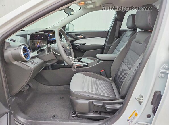KL77LHEP4TC064441 2026 CHEVROLET TRAX White Սալոնի դիմացի տեսք