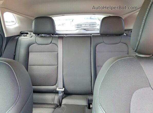 KL77LHEP5SC031561 2025 CHEVROLET TRAX White Widok tylnych siedzeń