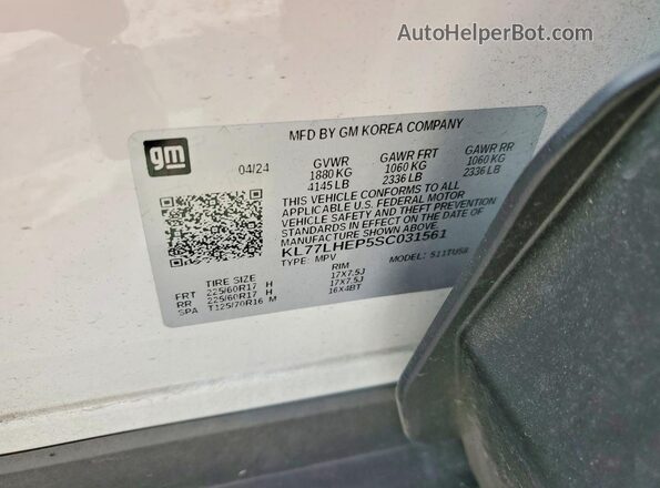 KL77LHEP5SC031561 2025 CHEVROLET TRAX White Widok naklejki z numerem VIN