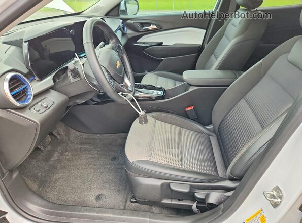 KL77LHEP5SC192928 2025 CHEVROLET TRAX White Front interior view
