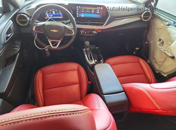 KL77LHEP5SC218458 2025 CHEVROLET TRAX Gray Dashboard view